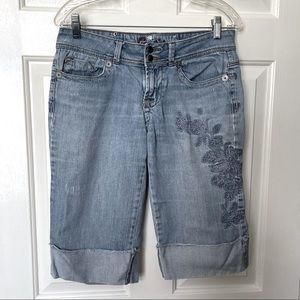 Candies Collection Vintage Embroidered Cuffed Bermuda Jean Shorts Size 7/8